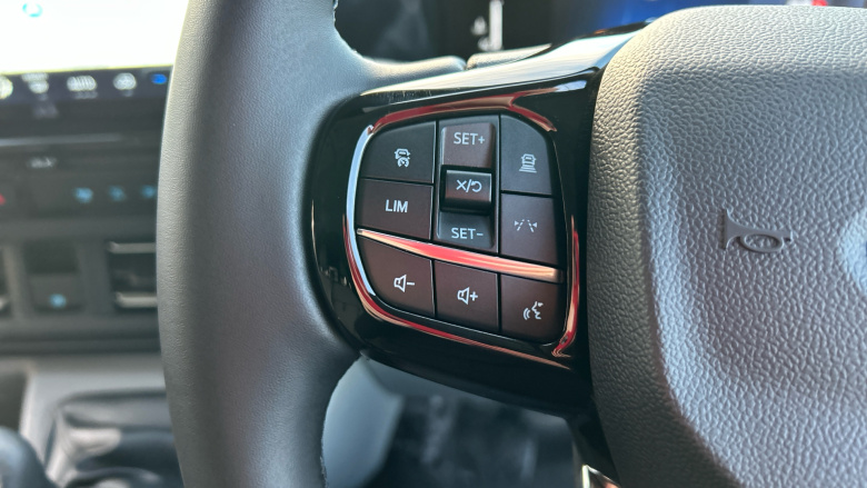 Ford Tourneo Custom 320 L1 Diesel Fwd 2.0 EcoBlue 136ps H1 Titanium 8 seater Auto